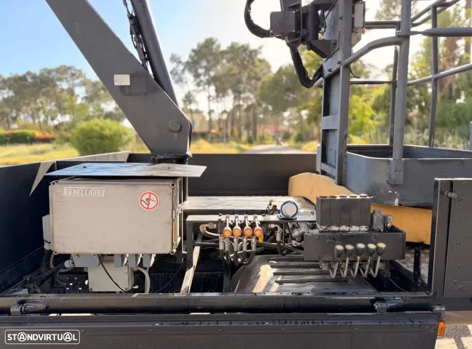 Mitsubishi Canter Barquinha Plataforma Elevatória - 4