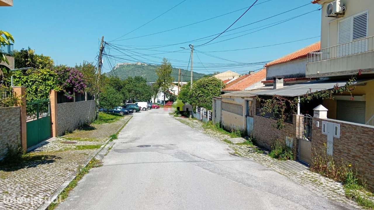 Moradia T4 com logradouro com anexos na Varzinha - Setúbal - Grande imagem: 3/42