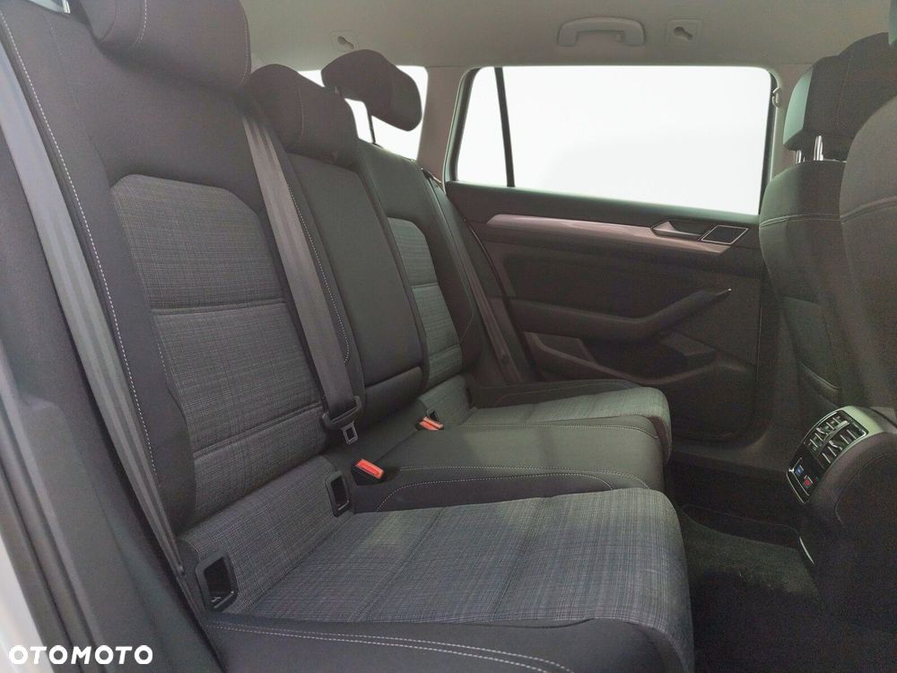 Volkswagen Passat - 18