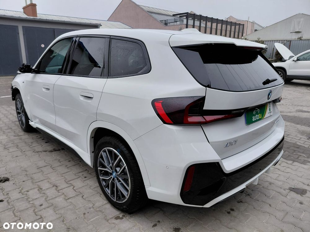 BMW iX1 - 10
