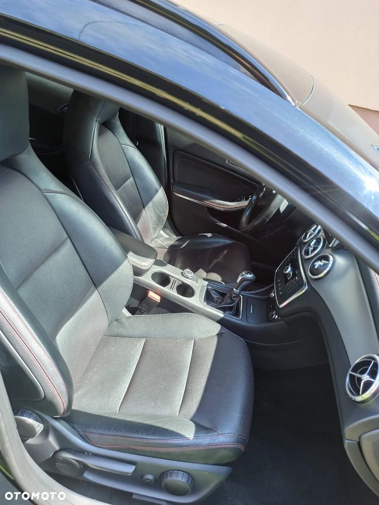 Mercedes-Benz GLA 180 - 25