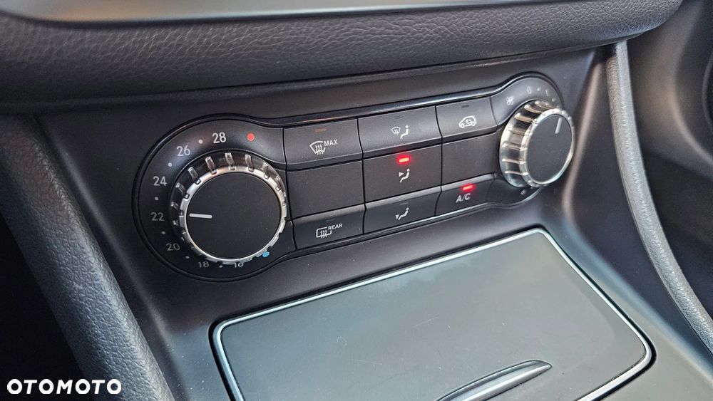 Mercedes-Benz CLA 180 AMG Line - 17