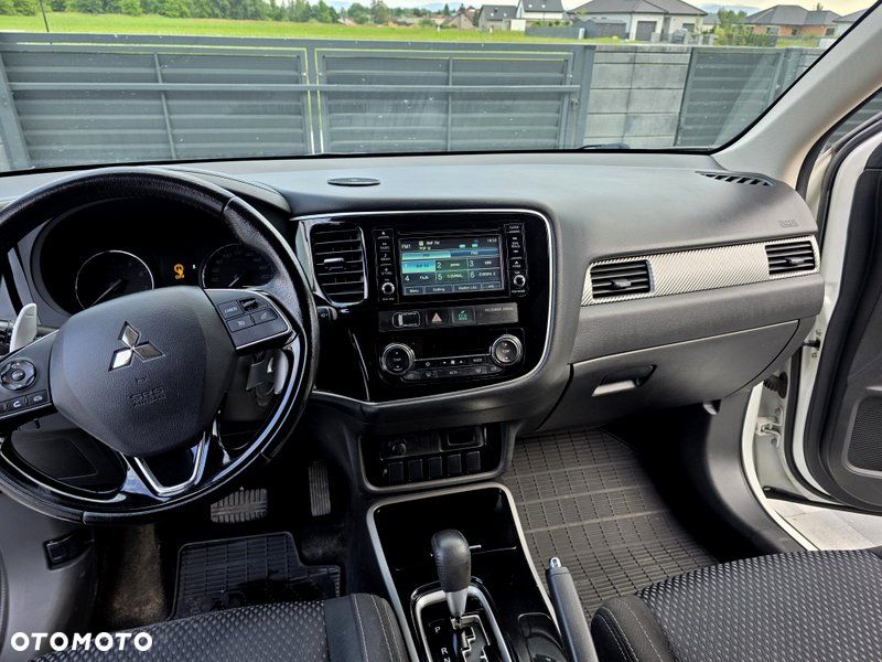 Mitsubishi Outlander 2.0 Intense + Navi 4WD CVT - 28