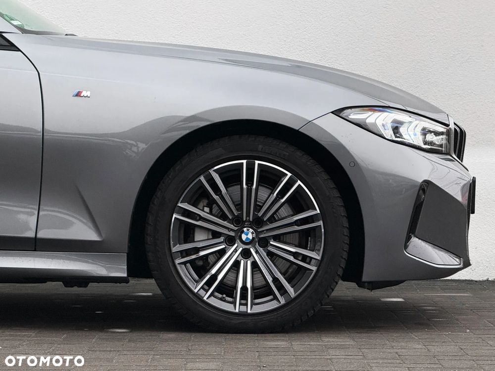 BMW Seria 3 330i xDrive M Sport - 11