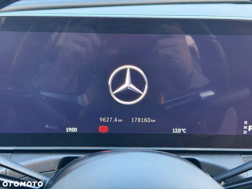 Mercedes-Benz Klasa C 180 9G-TRONIC AMG Line - 36