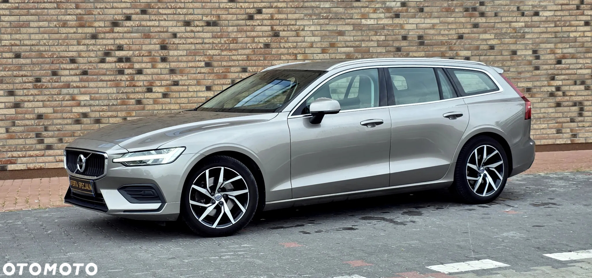 Volvo V60 T4 Momentum Pro - 3