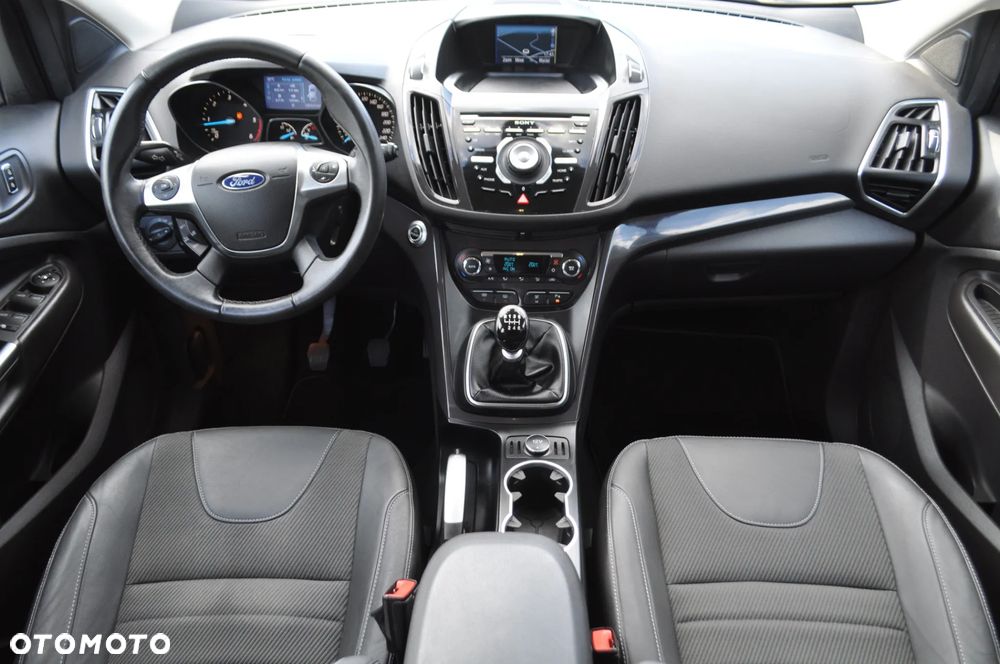 Ford Kuga 2.0 TDCi 2x4 Titanium - 40