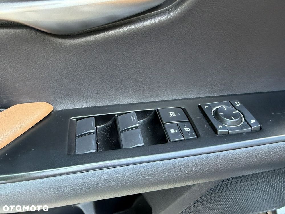Lexus UX - 10