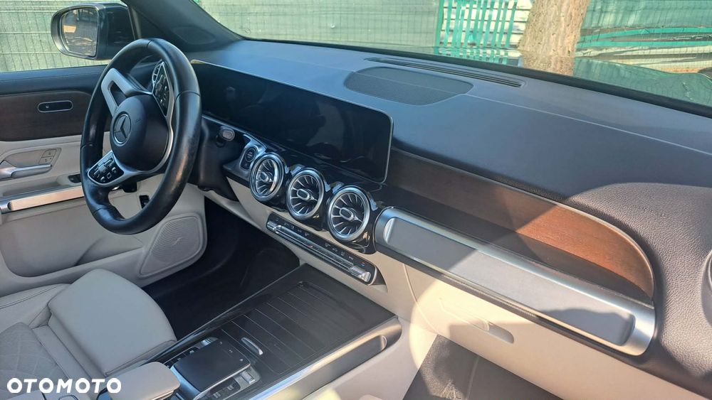 Mercedes-Benz GLB - 10