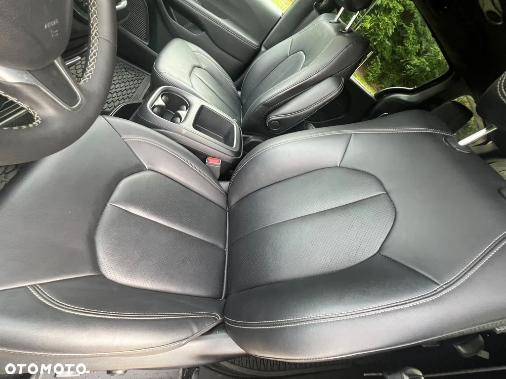 Chrysler Pacifica - 28