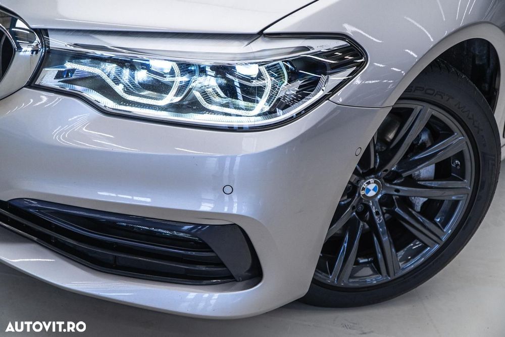 BMW Seria 5 530i Aut. Sport Line - 38