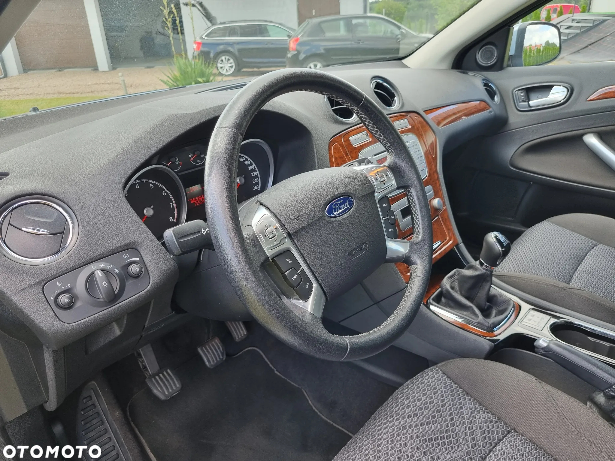 Ford Mondeo 2.0 Ghia - 9