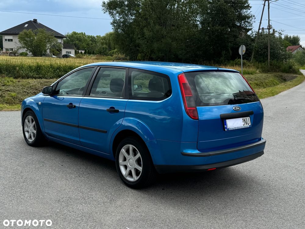 Ford Focus 1.4 Ambiente - 2