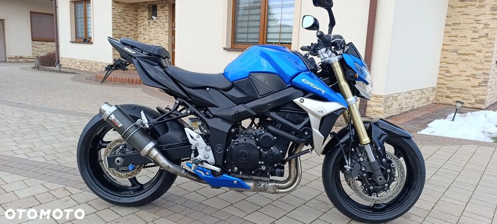 Suzuki GSR - 2