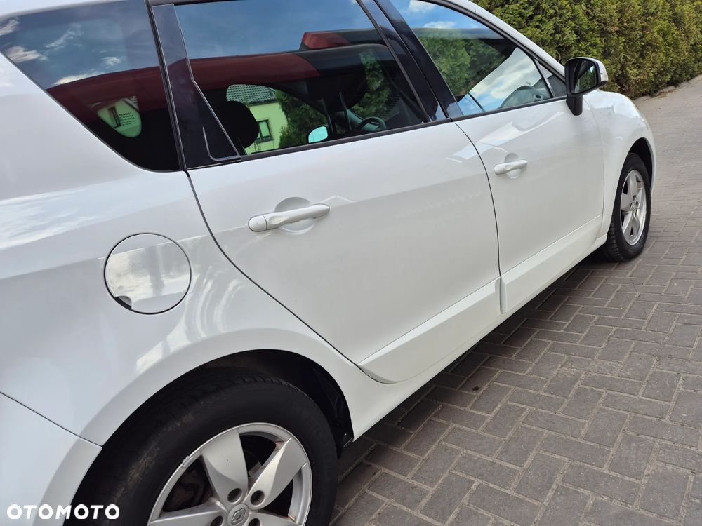 Renault Scenic 1.5 dCi Emotion - 21