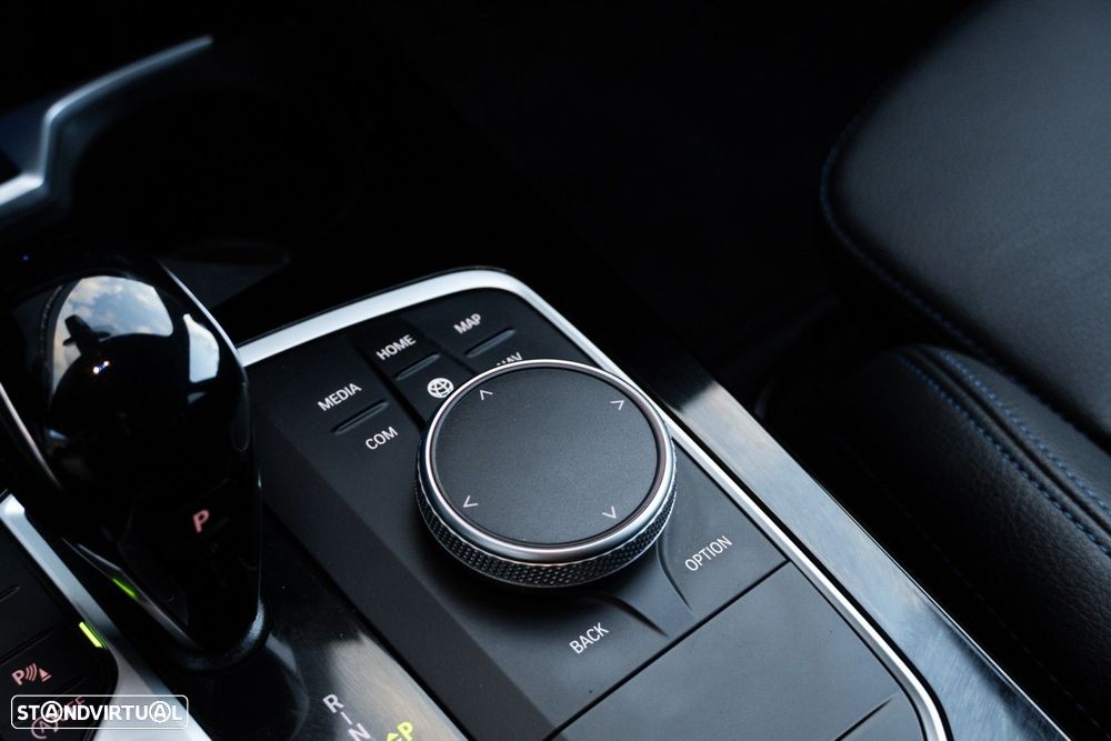 BMW 116 d Pack 50 anos M Auto - 41