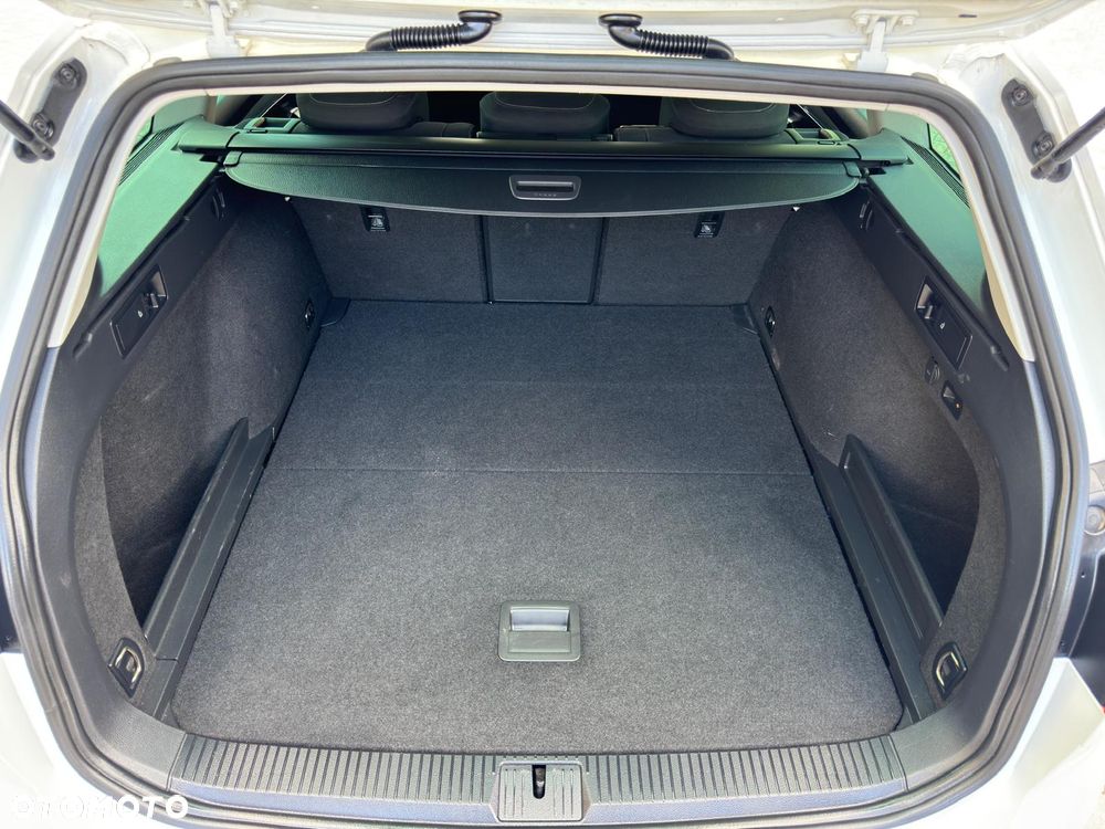 Volkswagen Passat Variant 2.0 TSI Business DSG - 9