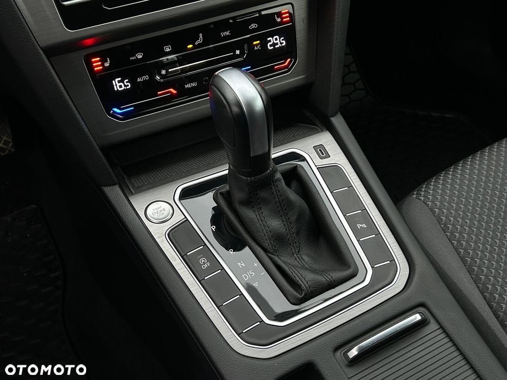 Volkswagen Passat - 24