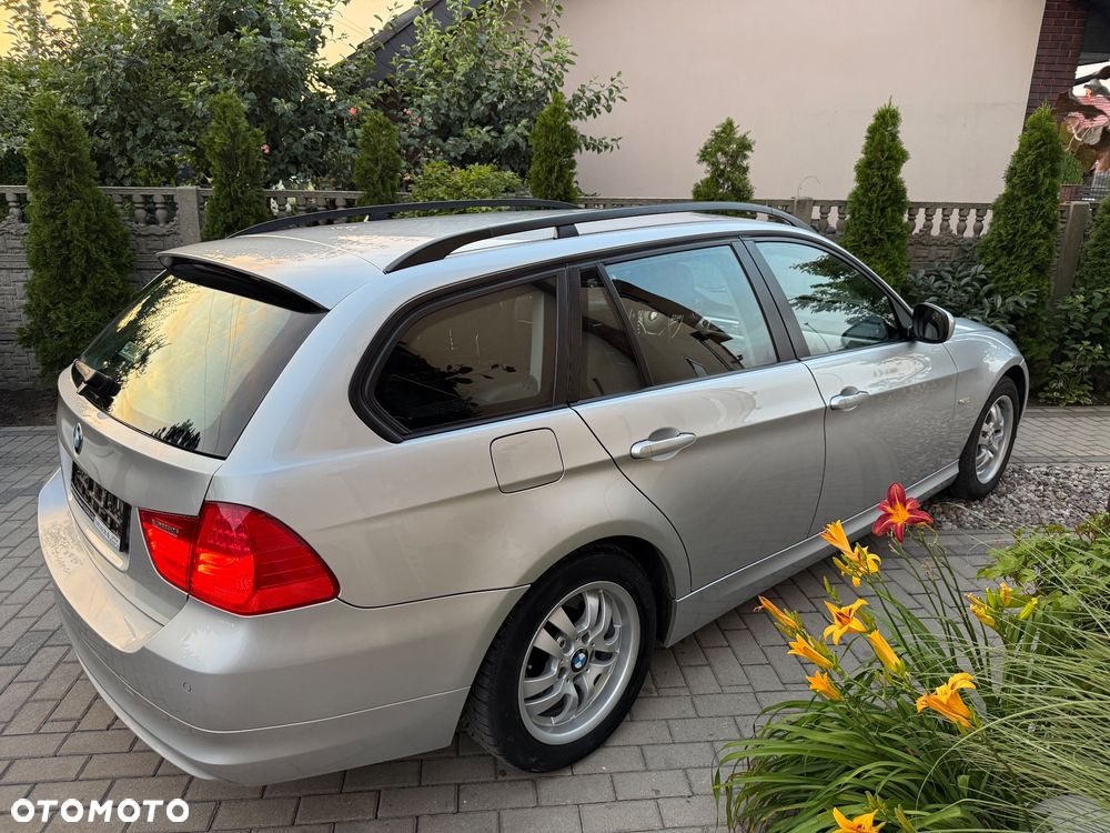 BMW Seria 3 318i Touring - 6