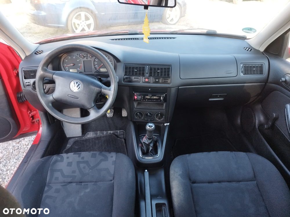 Volkswagen Golf - 22