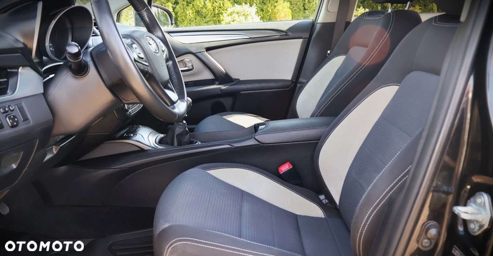 Toyota Avensis - 13