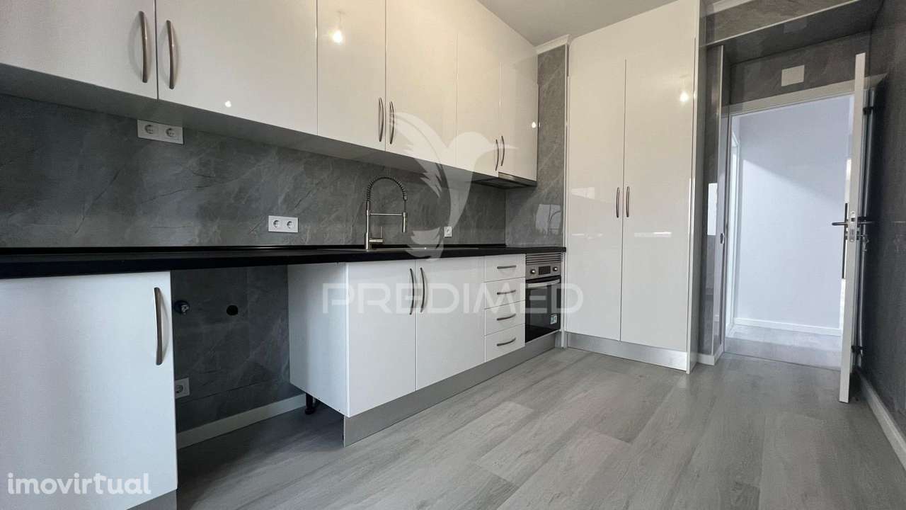 Oportunidade Única em Quarteira – T2 Renovado com Vista Mar! - Grande imagem: 3/30