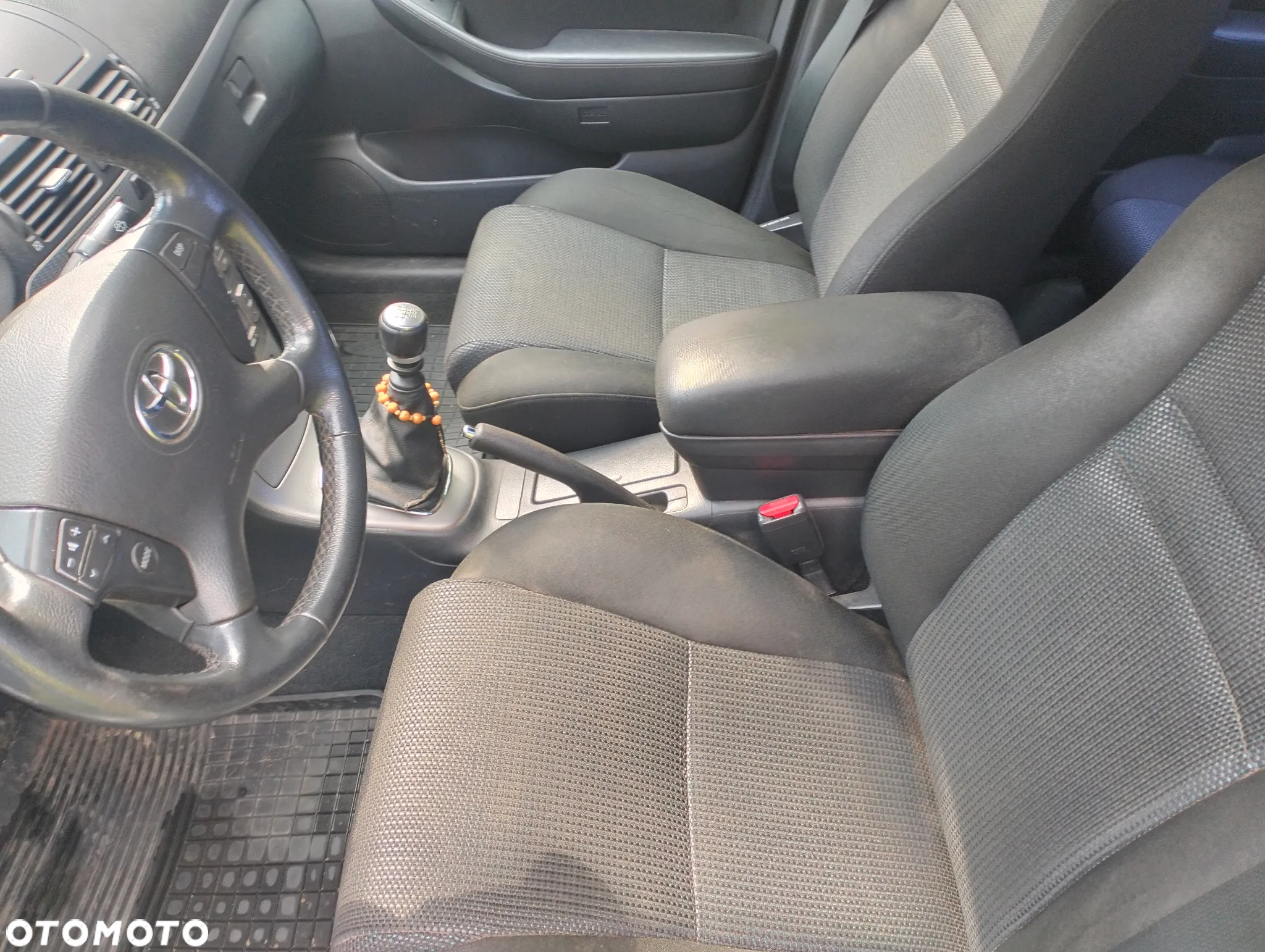 Toyota Avensis - 17