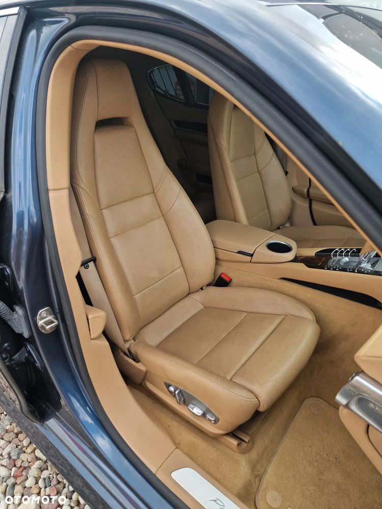 Porsche Panamera - 21