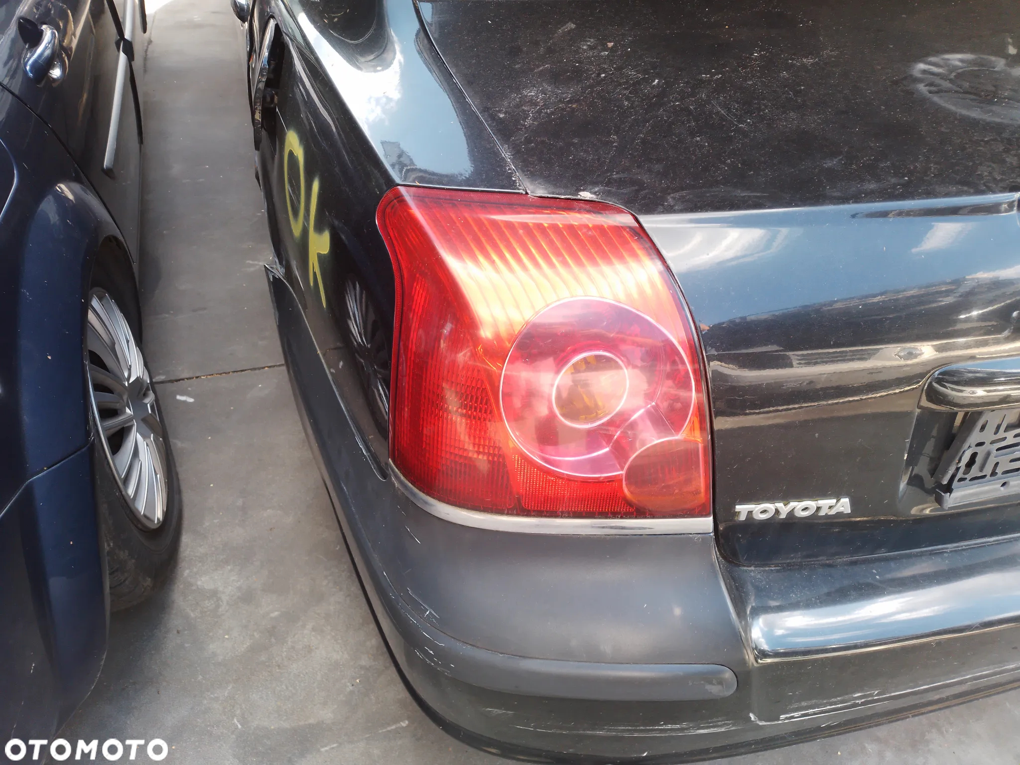 TOYOTA AVENSIS T25 2.0 VVT-i  03-06  209  ZDERZAK PRZÓD PRZEDNI - 10