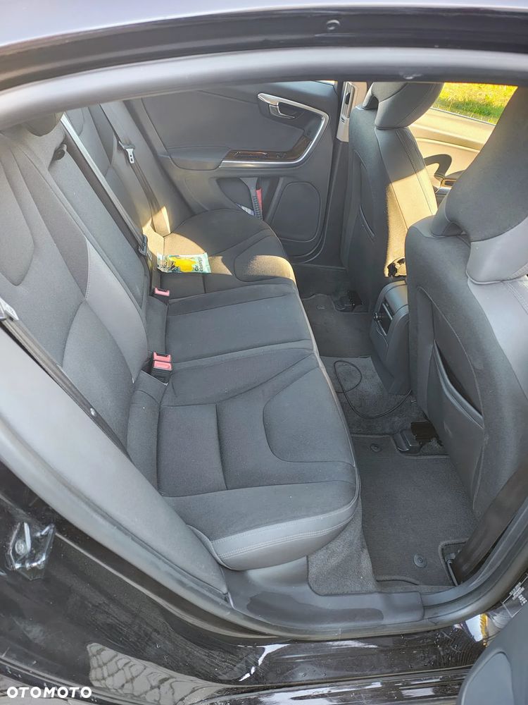 Volvo S60 2010 photo 2