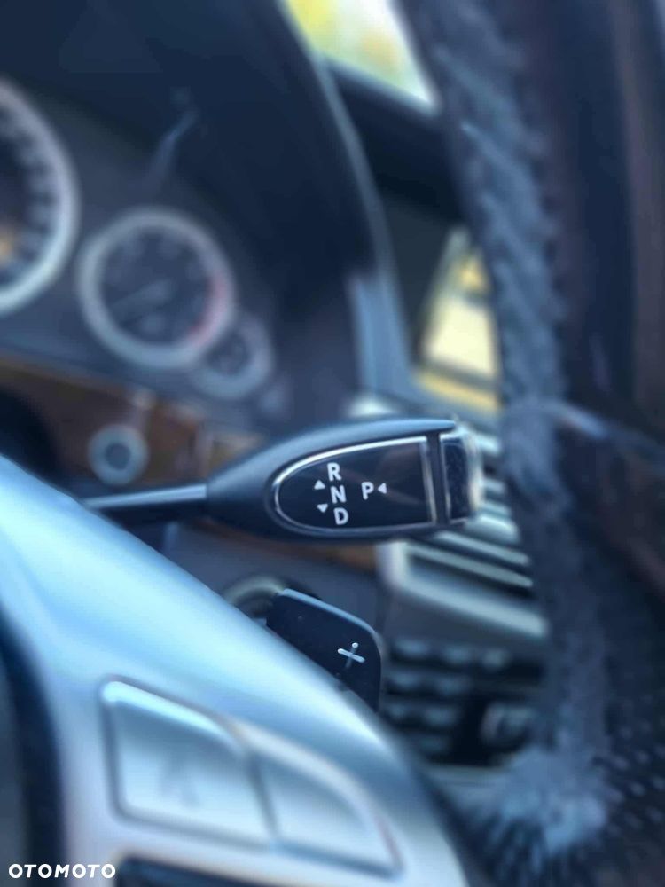 Mercedes-Benz Klasa E 300 CDI BlueEff - 11