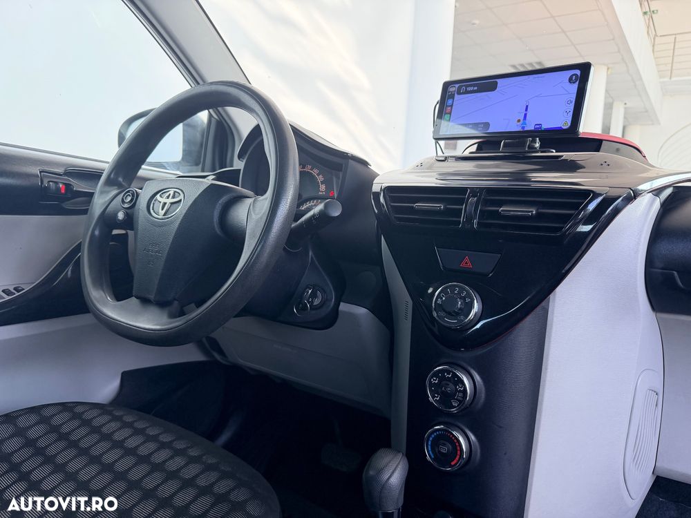 Toyota iQ 1.0 Multidrive + - 10