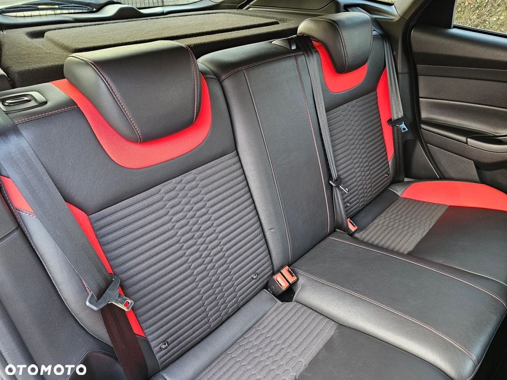Ford Focus ST - 12