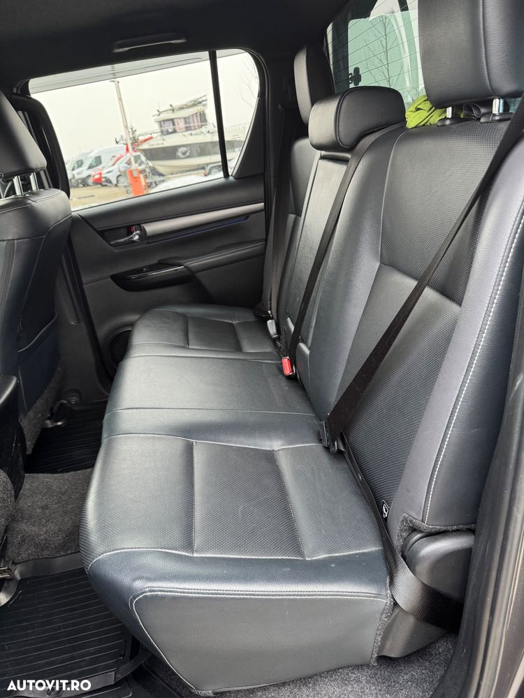 Toyota Hilux 2.8D 204CP 4x4 Double Cab AT Invincible - 10