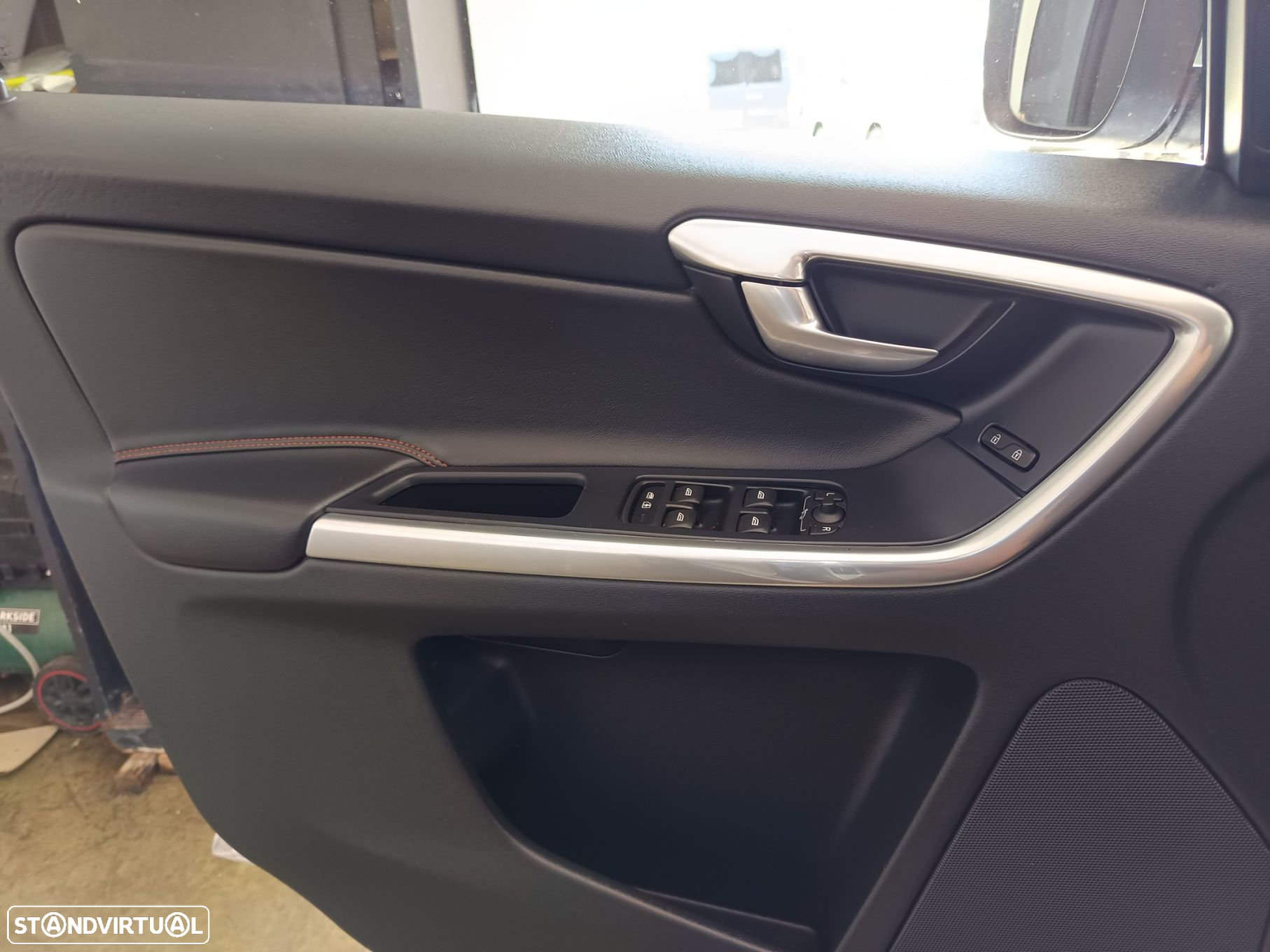 Volvo XC 60 2.0 D4 VOR Geartronic - 41