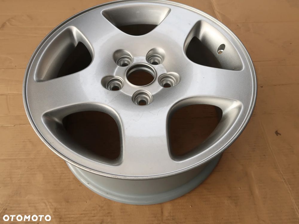 z4 Felga Audi 8D0601025C 7x16et45 - 2