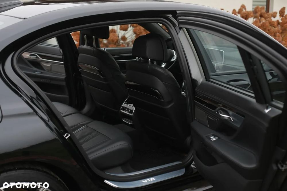 BMW Seria 7 M760Li xDrive - 22