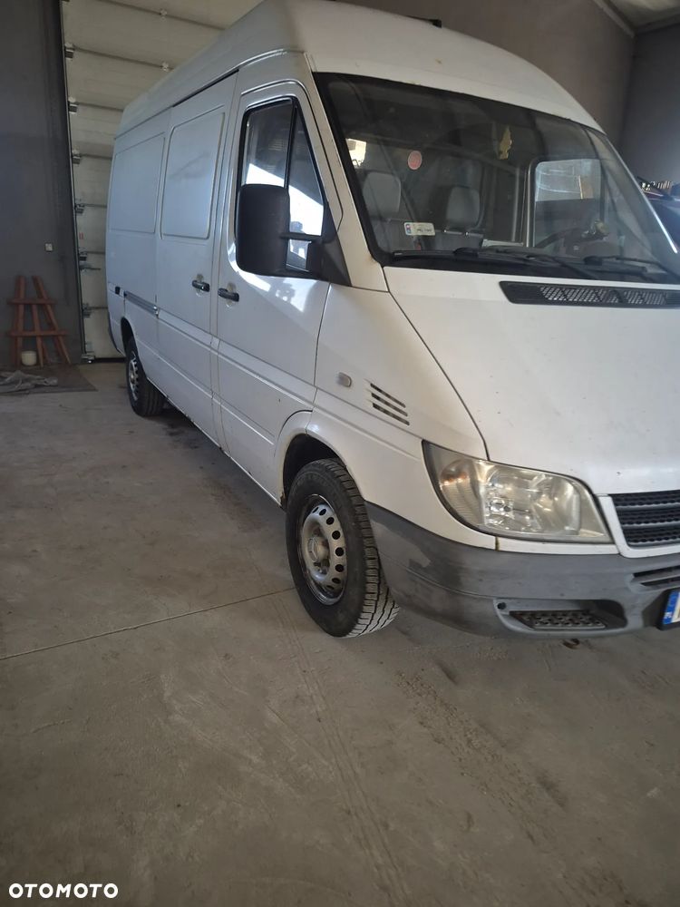 Mercedes-Benz Sprinter - 2