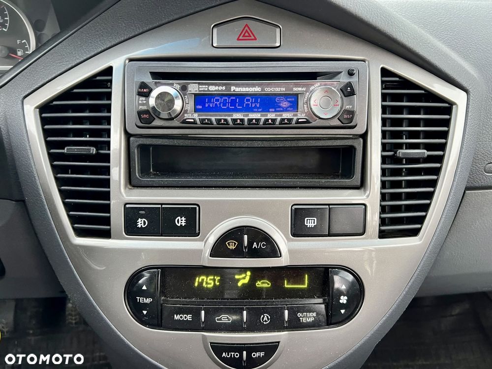Kia Carens - 26