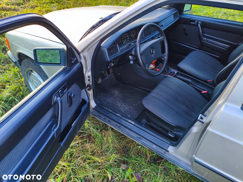 Mercedes-Benz W201 (190) - 16