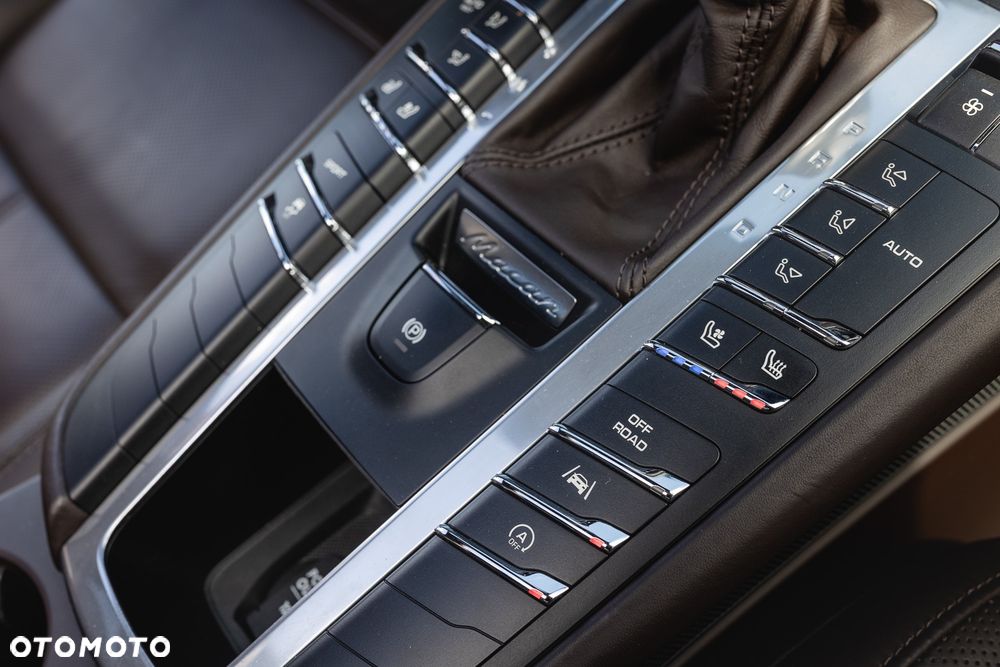 Porsche Macan - 25