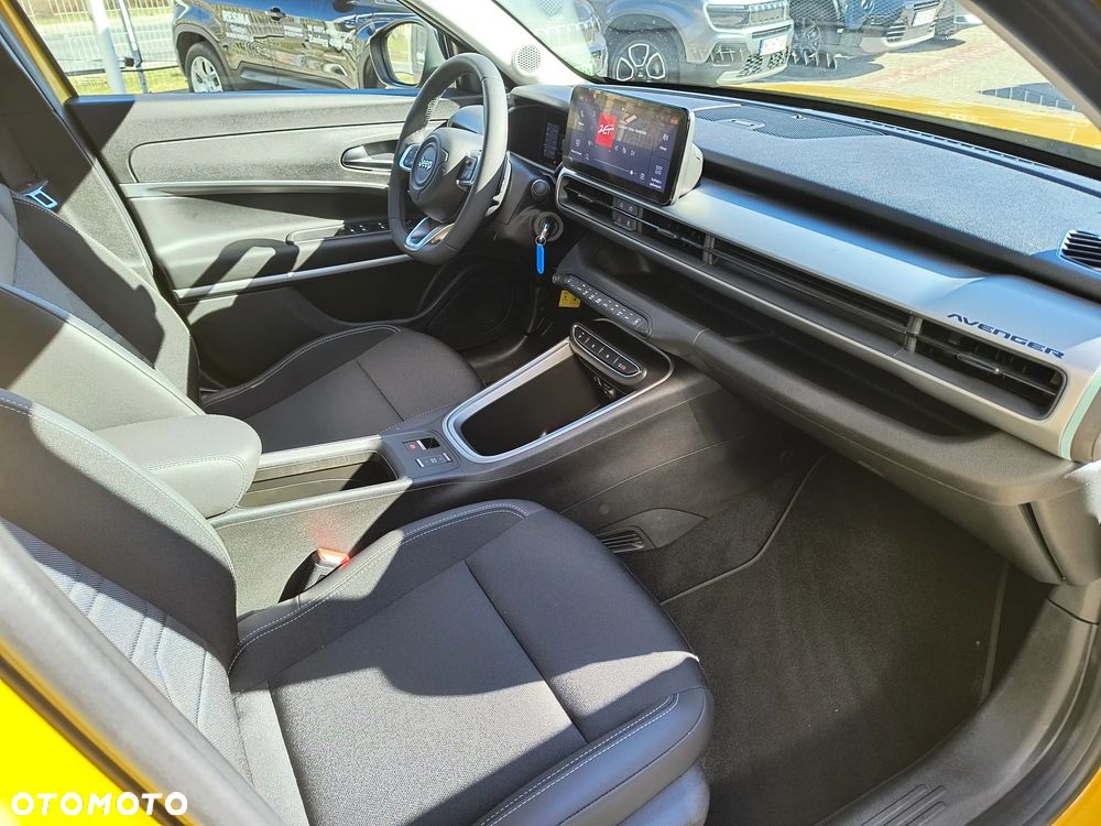 Jeep Avenger 1.2 T3 mHEV Altitude FWD eDCT6 - 11