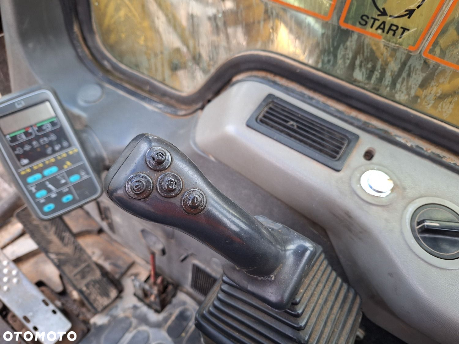 Komatsu Pw170Es-6K 4X4 - 16