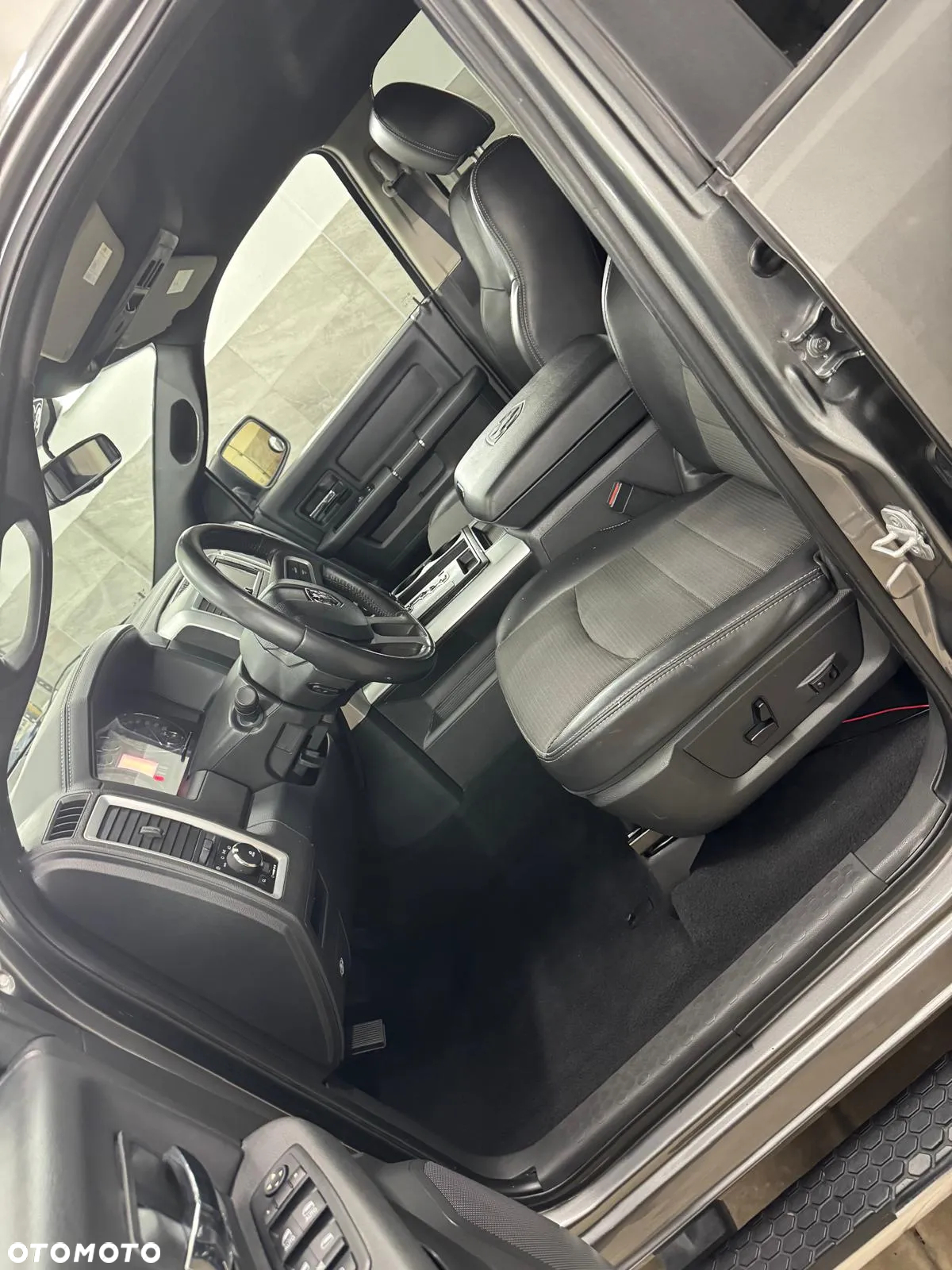 Dodge RAM 1500 5.7 4x4 - 16