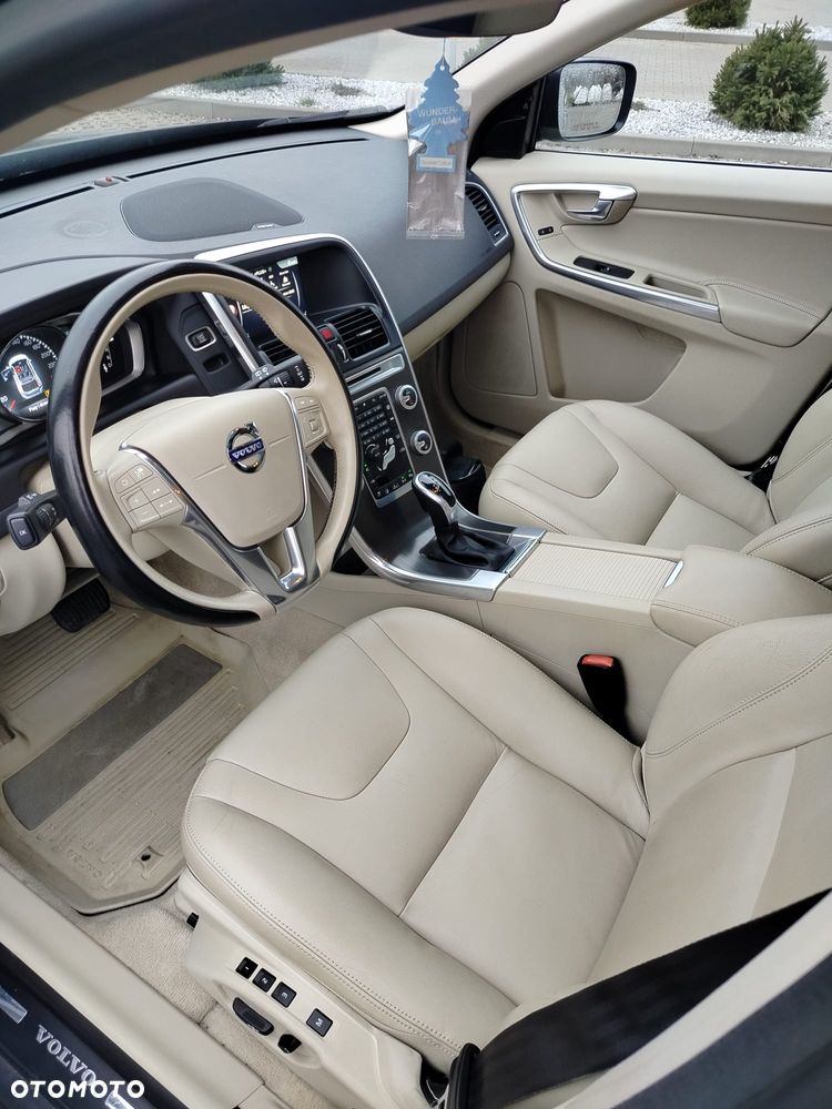 Volvo XC 60 T5 AWD Momentum EU6 - 14