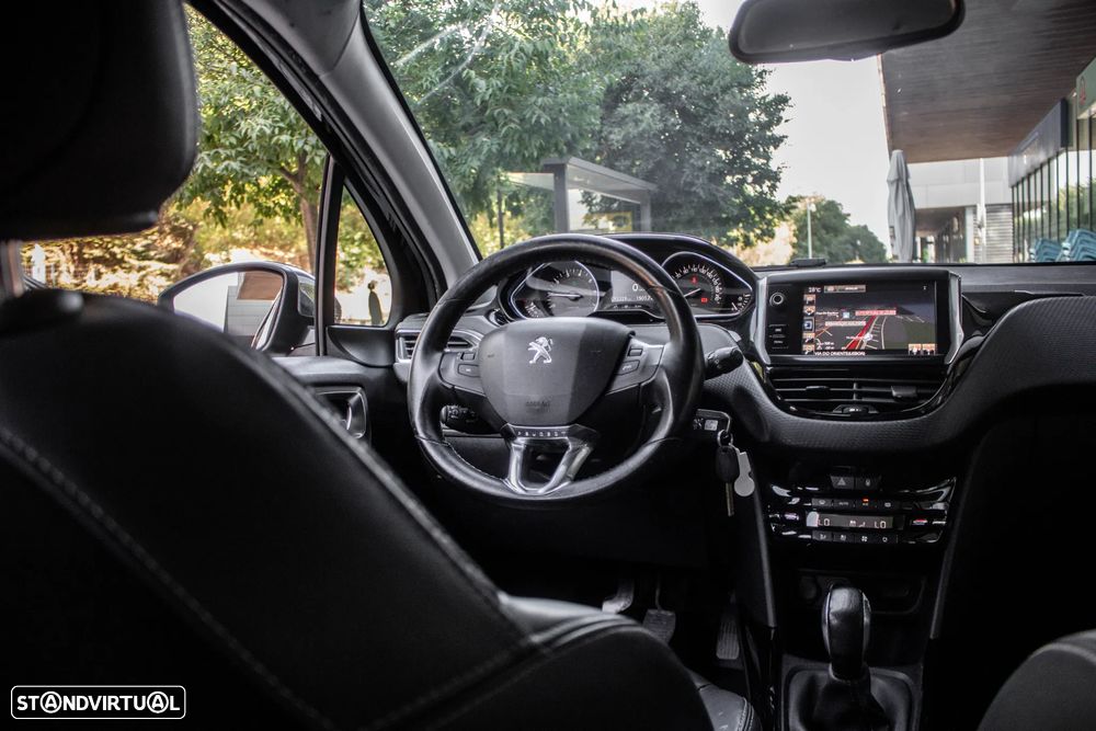 Peugeot 2008 1.2 PureTech Allure - 23