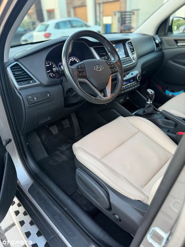 Hyundai Tucson 1.6 GDI BlueDrive Comfort 2WD - 24
