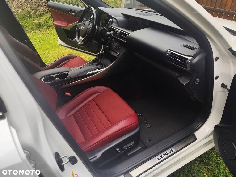 Lexus IS 200t F Sport - 32