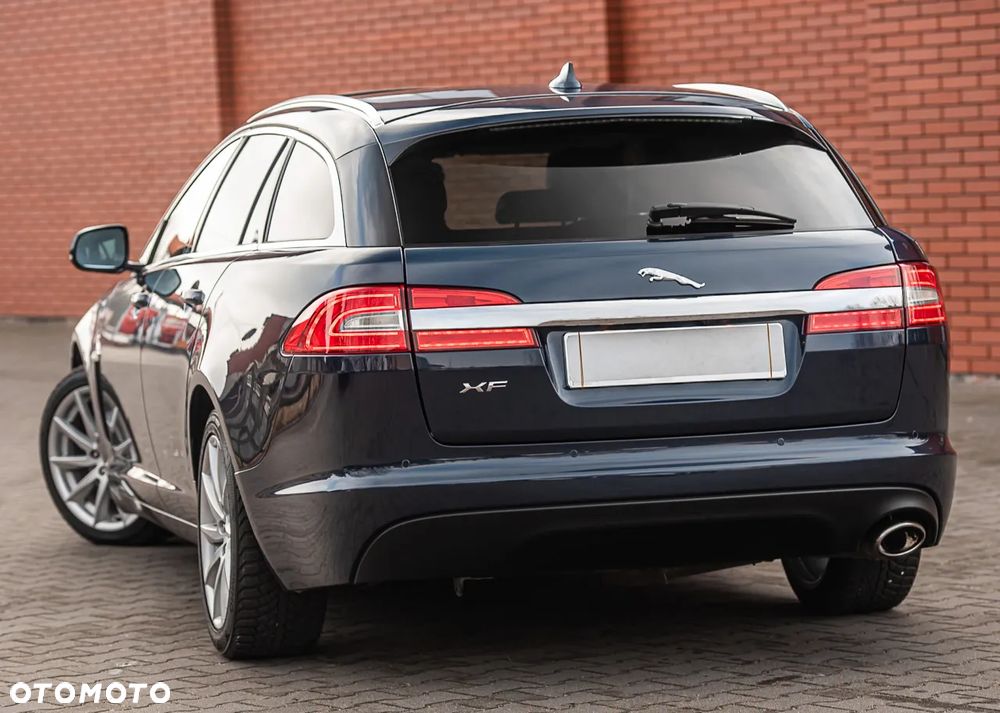 Jaguar XF 2.2 - 9