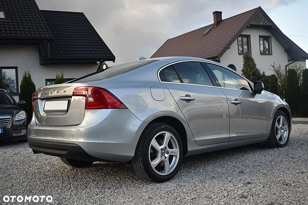 Volvo S60 D3 Geartronic Momentum - 8